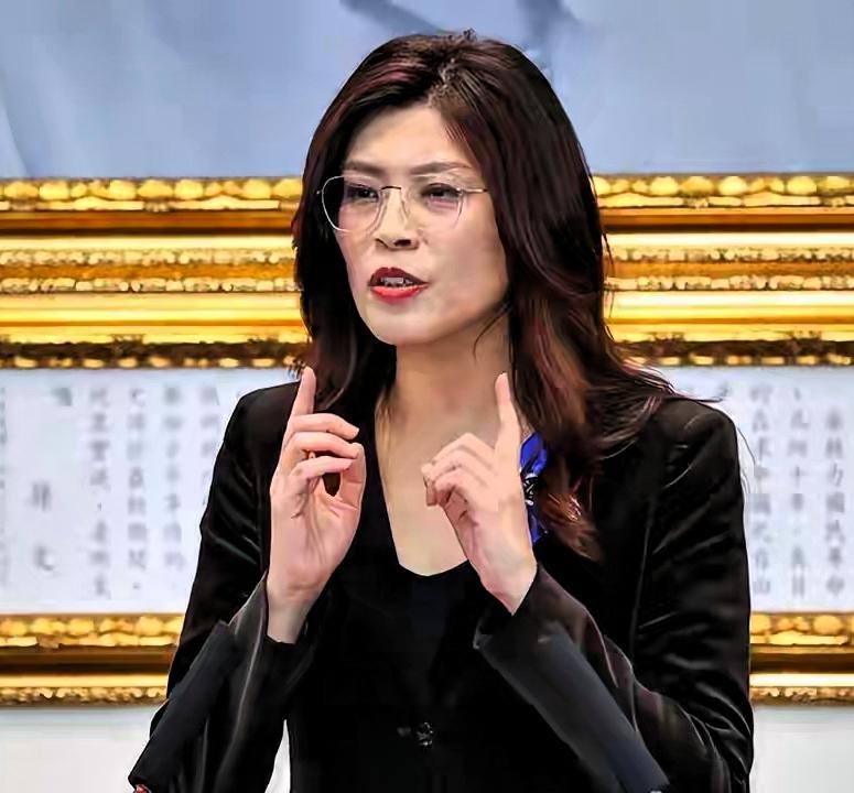 移师新竹开中常会，郑丽文一番发言引爆全网，撕开国民党最现实的选战难题前言