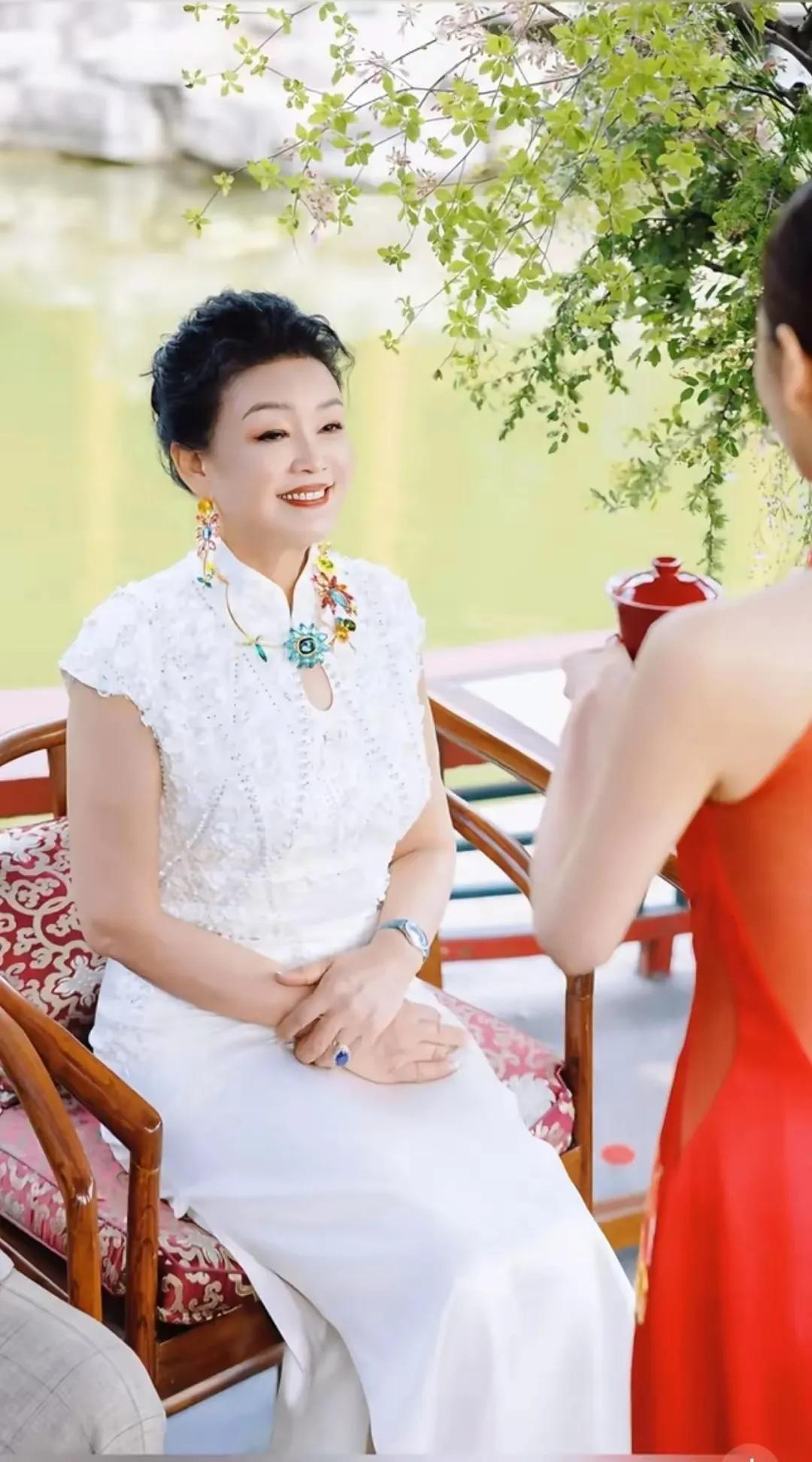 马晓梅为什么会如此得宠？关键就是把张兰哄的服服帖帖张兰这个人可是真的不简单，曾