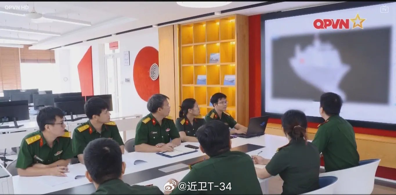 越南在建的95米船只，官方型号是CQ-2000，其主要任务将是给越南海军用作运兵和巡逻舰。#烽火问鼎