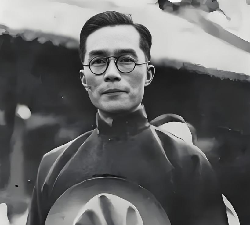 1962年，清华大学校长梅贻琦病逝，家属在病床底下拖出一个他生前死死守护的手提包