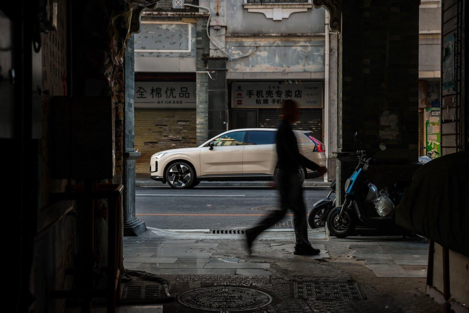 广式沃尔沃～XC70颜值真不错，很喜欢侧面这个阴影设计