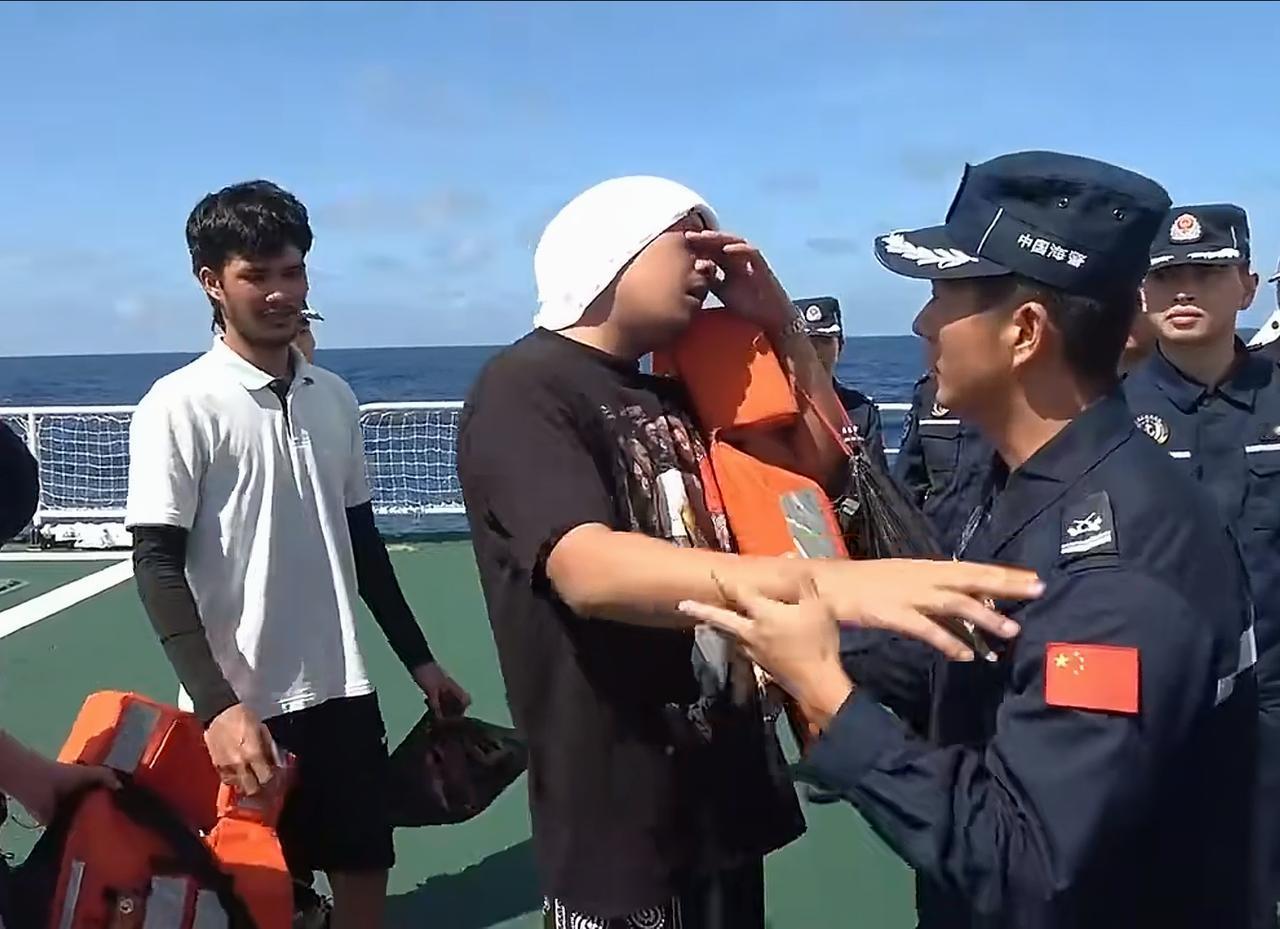 这回中国也救不了！菲律宾货船倾覆三天后又翻了一艘船，船上有369人根据菲律宾媒