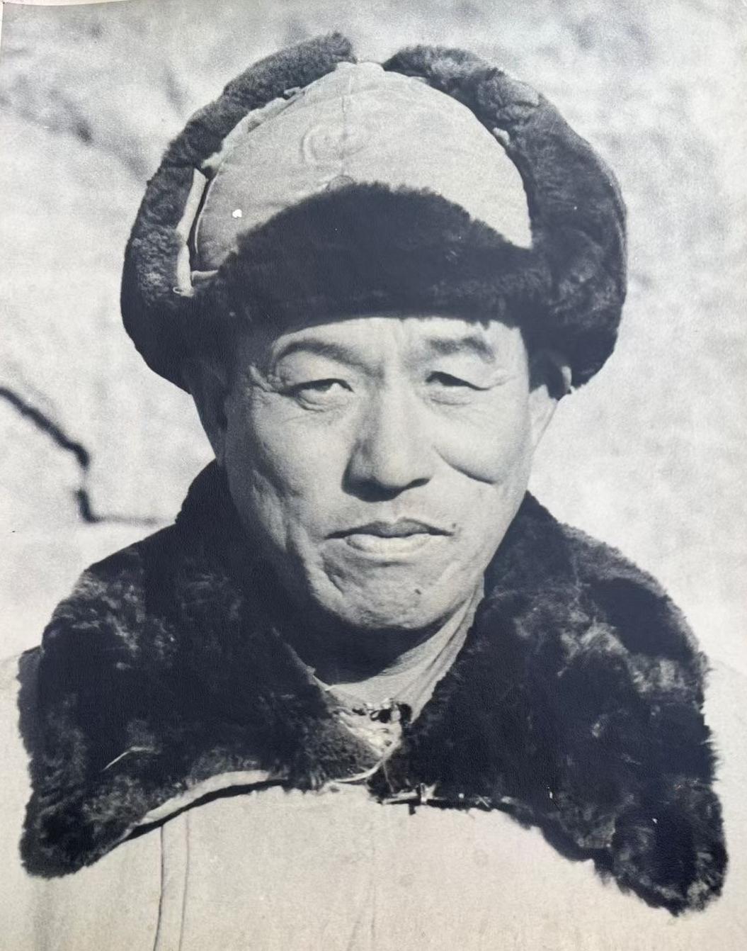 1948年，少将师长张惠源，在察哈尔省怀来南部的战场上兵败被俘，留下了这样一张罕