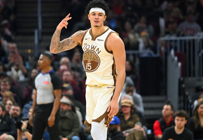 NBA常规赛，勇士主场101-129不敌湖人。赛后桑托斯接受了媒体采访。记者问：