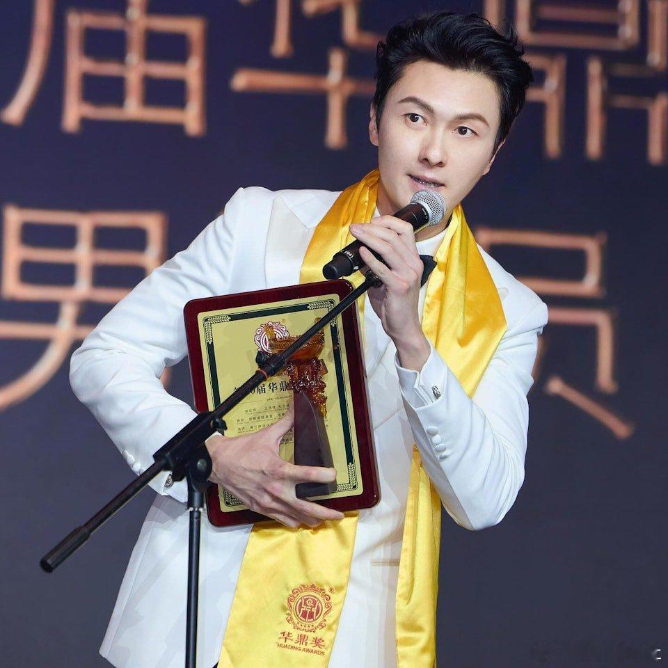 現年42歲的王浩信（Vincent）曾奪兩屆視帝，他自離巢TVB後積極北上發展，