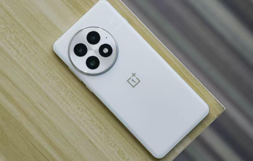 对多数追求性价比的用户而言，预算只有3000元左右，就想入手一款旗舰机，那当下可