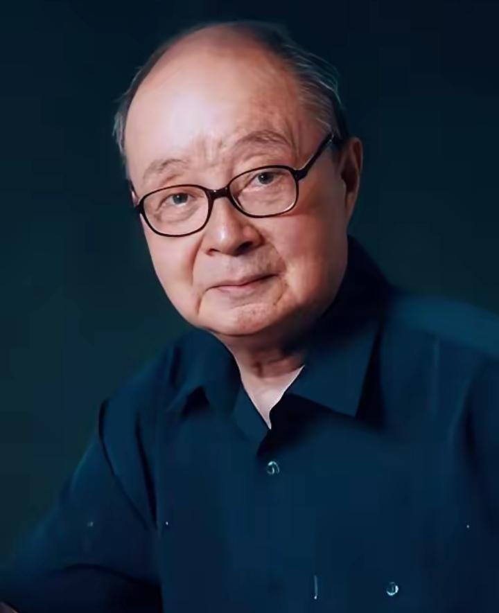 理论物理和核物理学家，“两弹一星”杰出贡献者，中国科学院院士，北京师范大学教授，