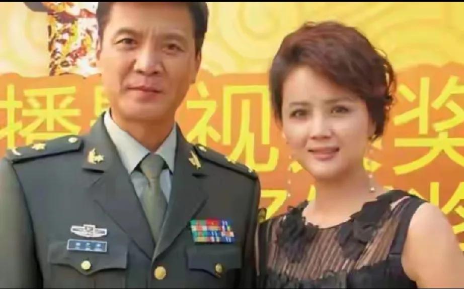 59岁茹萍，定居杭州住别墅，不刻意“冻龄”却美得有温度！她曾是《大宅门》里的黄春