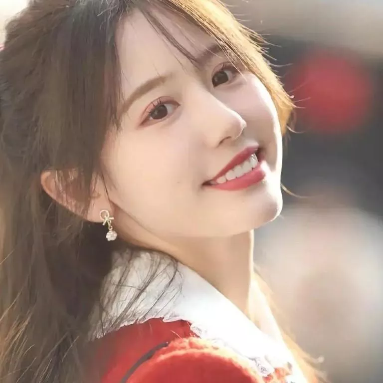 甜美少女心，阳光灿烂的笑容，元气满满的一天！