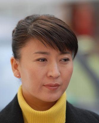 闫学晶眼泪还没擦干，秦海璐冷笑就砸过来。片酬新规刚出：40%封顶，主演别想吞7