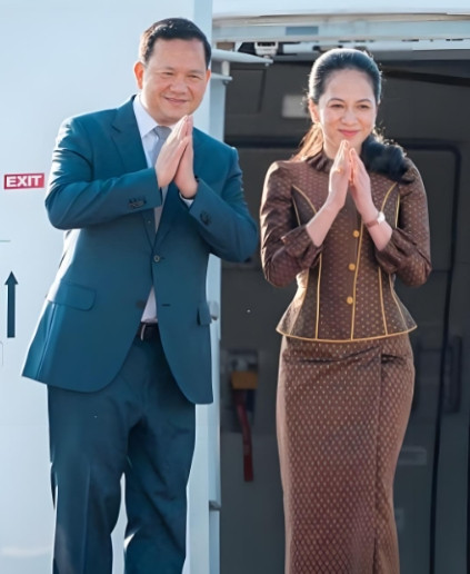 洪森的儿子洪玛奈虽然执政水平一般，但人家找妻子的目光不错，洪玛奈这个妻子，从出