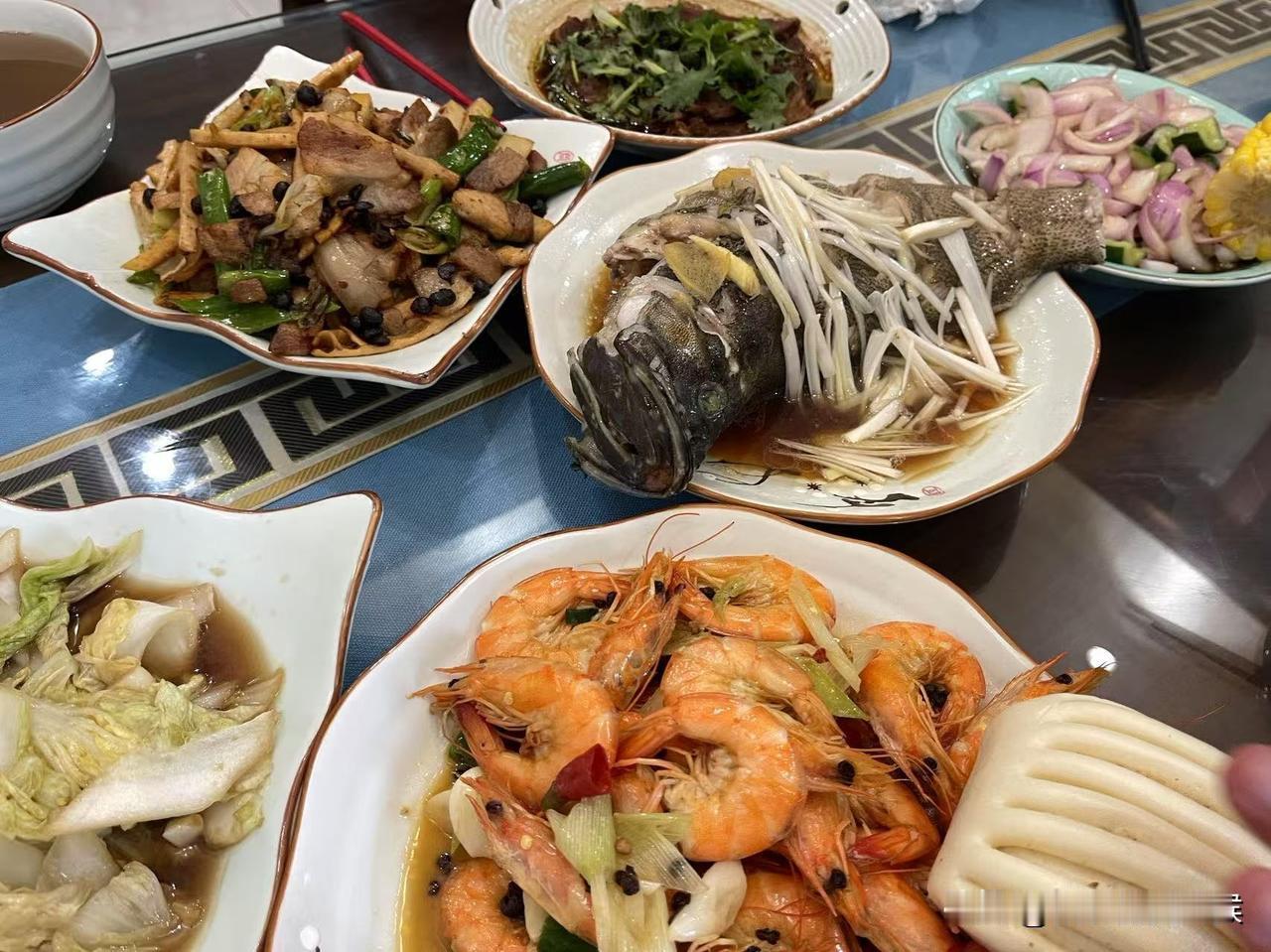 女儿怀孕37周，她大约是在33周时开始和我们住在一起。从6月份以来，我们两