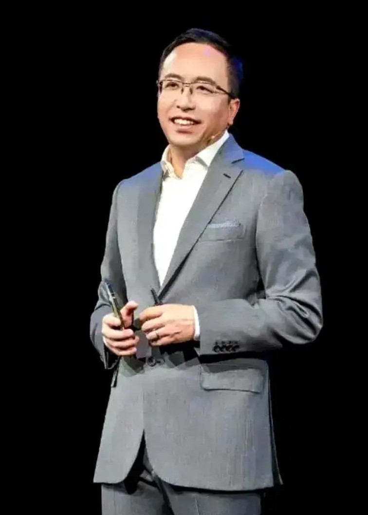 荣耀手机的份额越来越少不是因为赵明管理的不好而且因为当前这个市场蛋糕就那