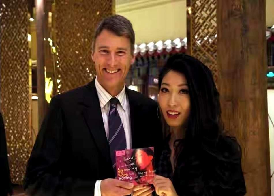 中加签订了共同打击犯罪的合作条例，一些人估计坐不住了，要被遣返回来。但是对于曲