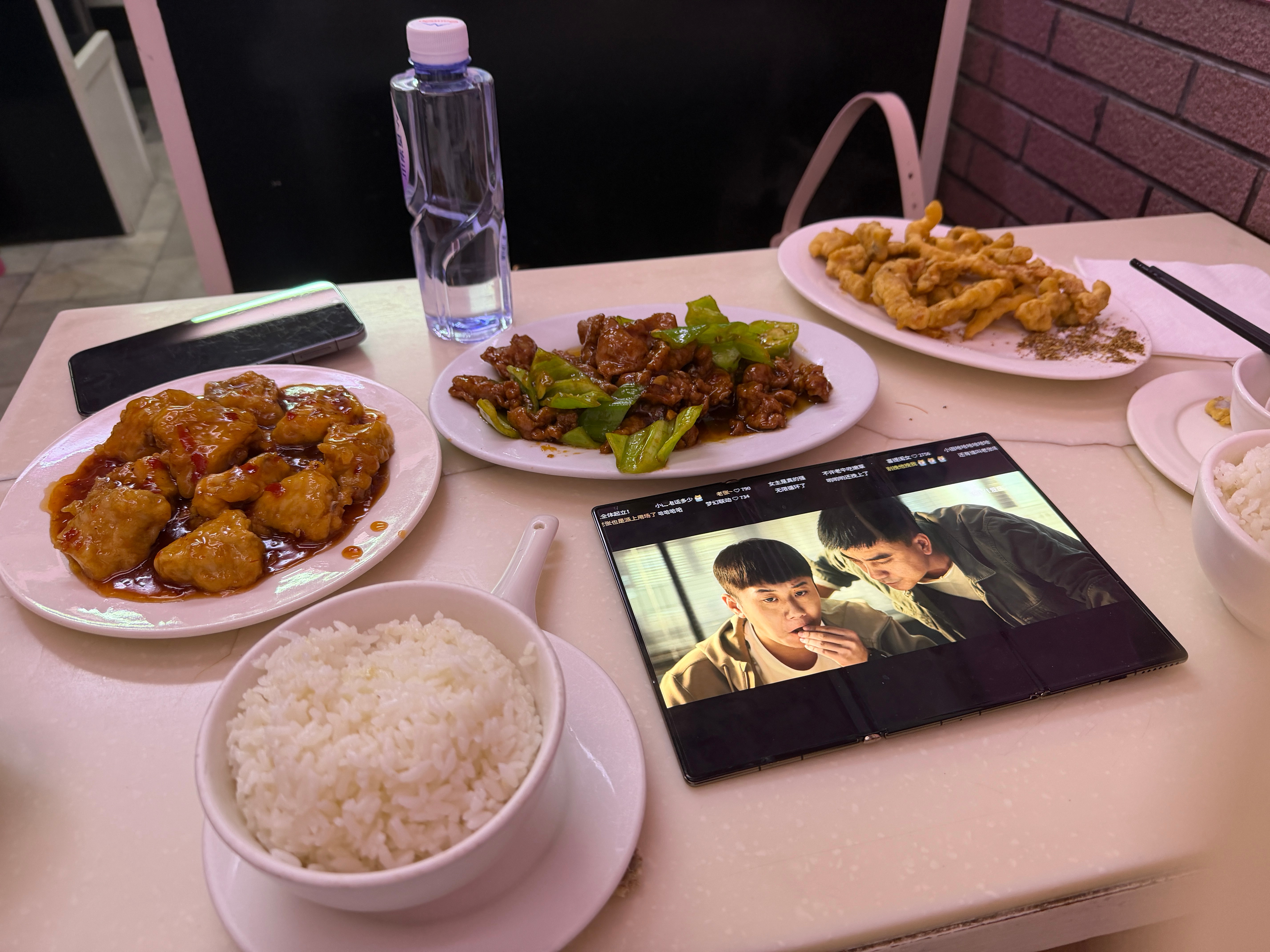 上海我家餐厅，2人4菜158元。每次来都会吃的小馆，屋里不大味道很赞，全部现炒嘎