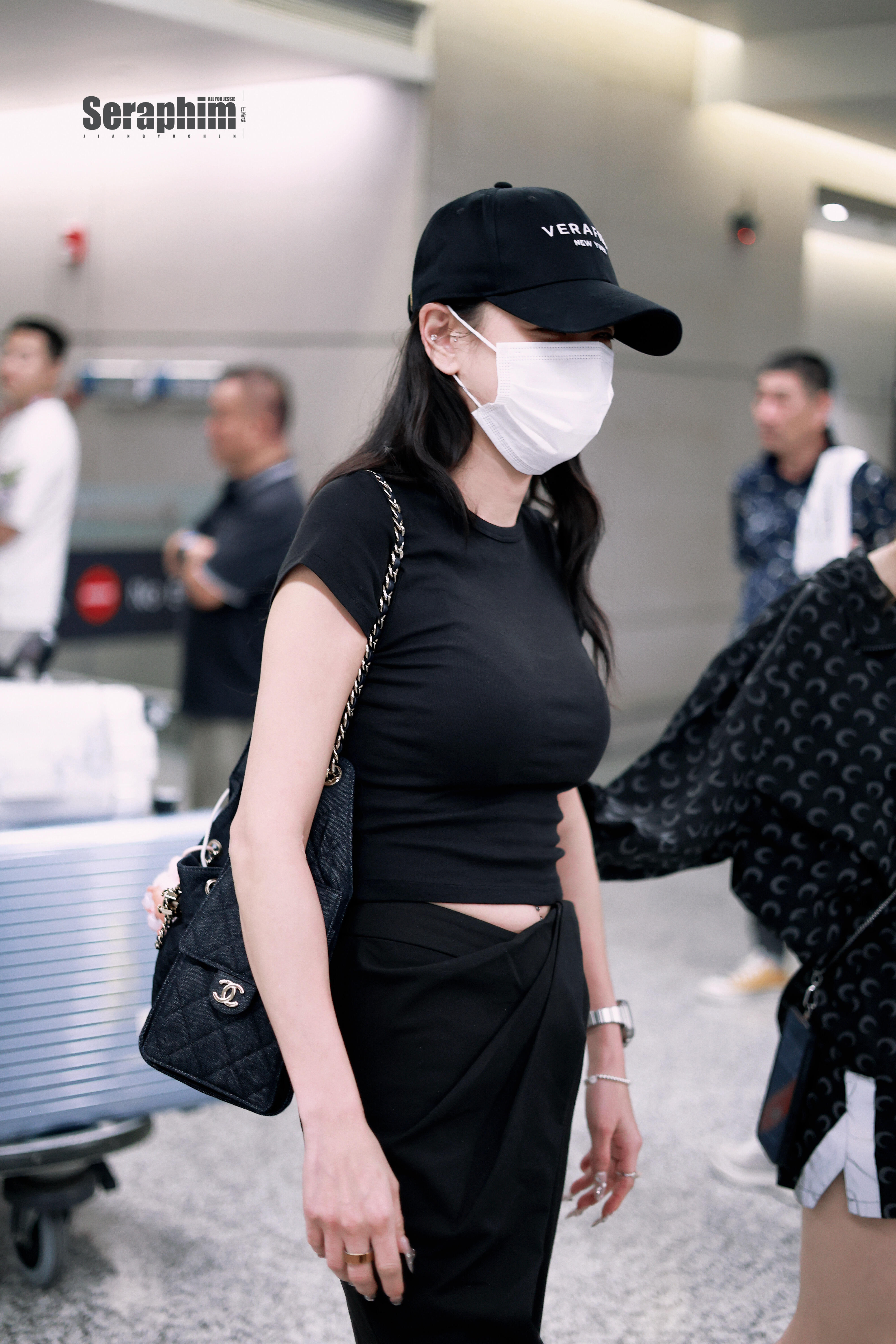 追乘风破浪的姐姐直接被江语晨圈粉，性格大方真实又软萌可爱，待人真诚自带亲和力，镜