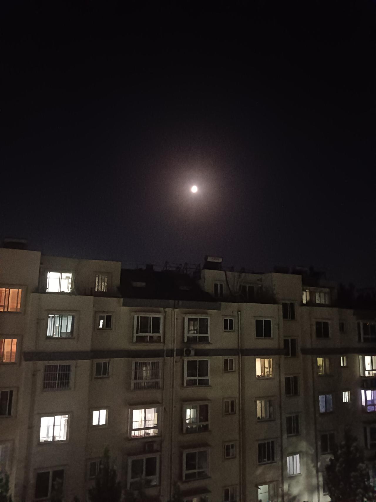 你说自己有俩儿子，还对婆婆不好的儿媳妇是不是傻？我村里有一对八零后夫妻，男人只