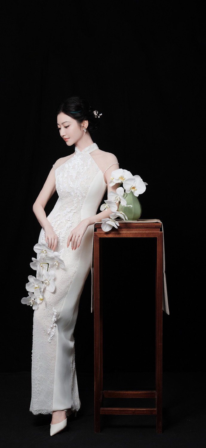 景甜壁纸白色旗袍，尽显婉约之美