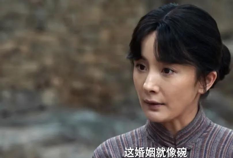 《生万物》大脚和绣绣的婚姻出现了裂痕，大脚对露露怜香惜玉，让绣绣很不舒服。我问