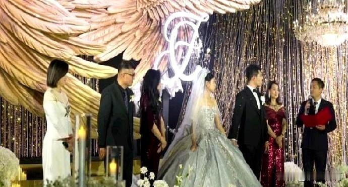 你省下的15万主持费，正在买断你的后半生朋友婚礼上，陈蓉拿起话筒那一刻，所有宾