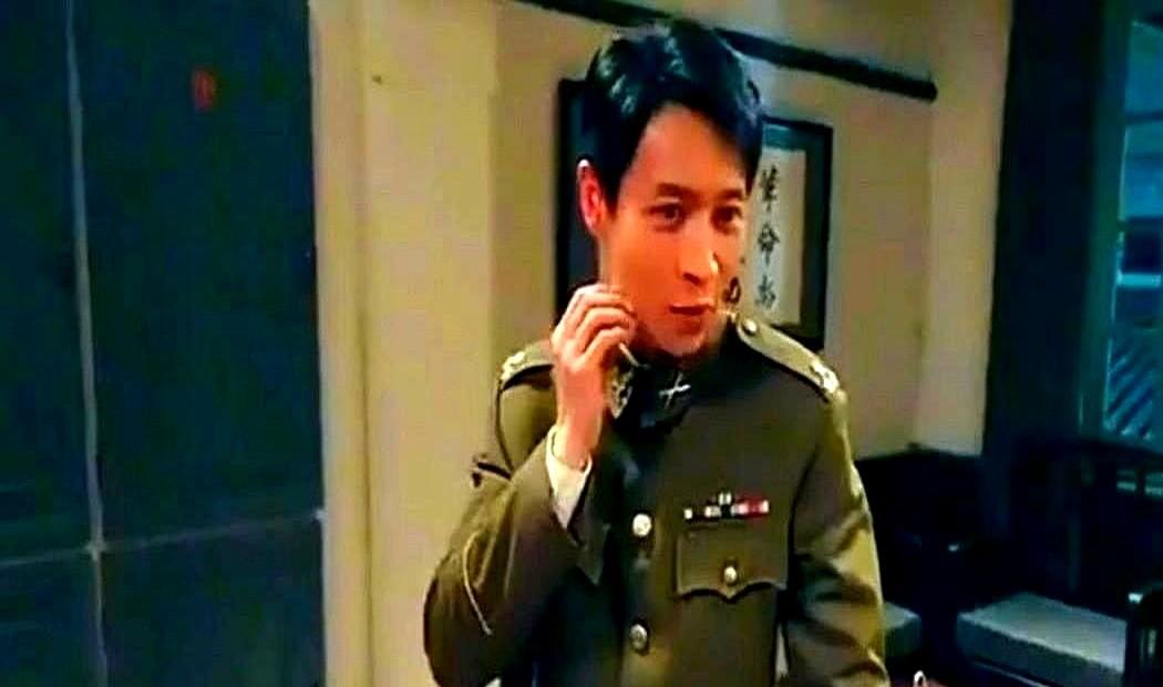 导演杨亚洲在媒体探班时顺嘴吐槽“只要有魏晨的戏全组都犯愁”，网友一看标题还以为又