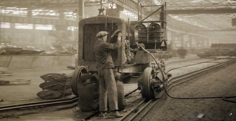 1937年，苏联车里雅宾斯克拖拉机厂以斯大林-60拖拉机为基础，开发出来苏联首款