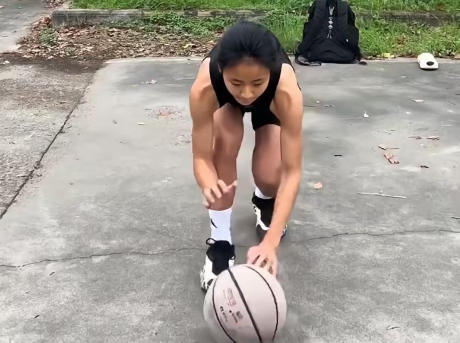 刚去美国没多久，她的人生就毁了，17岁的张家裔原本只是个贫苦的农村女孩，靠着