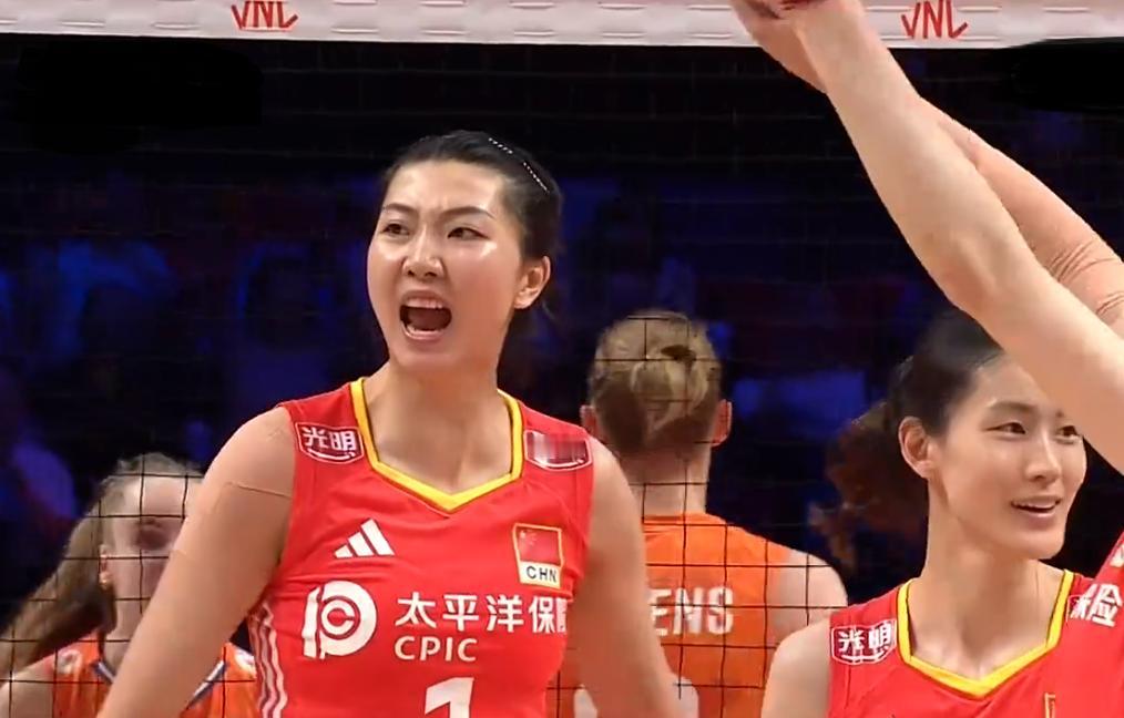 球迷给中国女排主教练赵勇提建议，2025女排世锦赛，应该要将2米01的副攻召回来