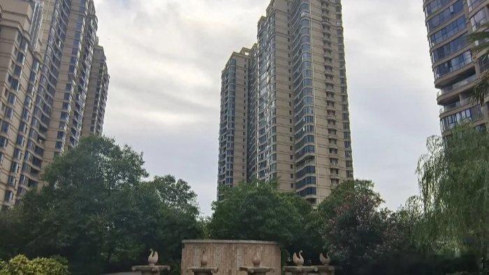 凤凰新闻【北上深房租连涨三个月】在全国租房市场盘整之际，一线城市却走出不一样的行
