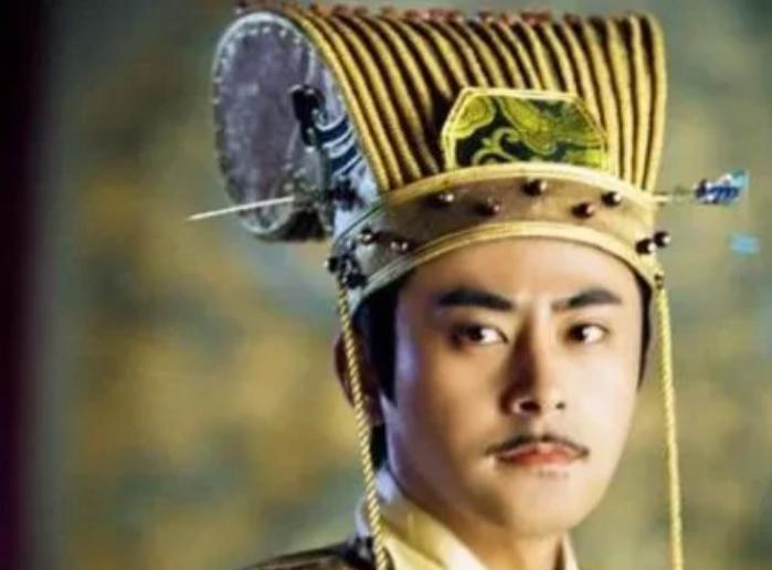 公元992年冬至，宋太宗赵二赵光义坐朝听政，见坐在大殿下面的次子许王赵元僖面色狰