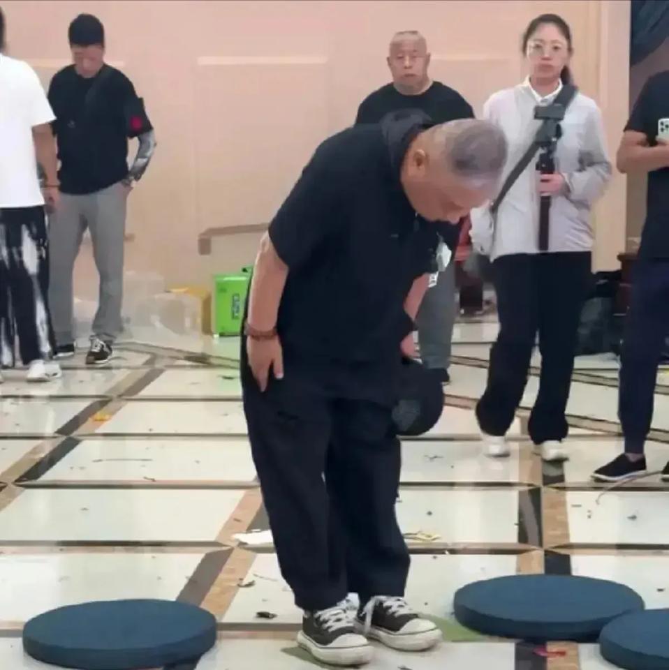 相声演员刘惠在杨少华的葬礼挨骂了，很多人挑的理很奇怪。说参加杨少华的葬礼不能仅仅