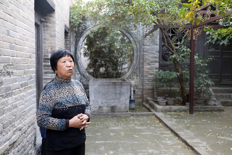 75岁郑州大妈孤苦无依：为寻真心干女儿，她愿付出一切，令人心碎的母女情仇引发全民