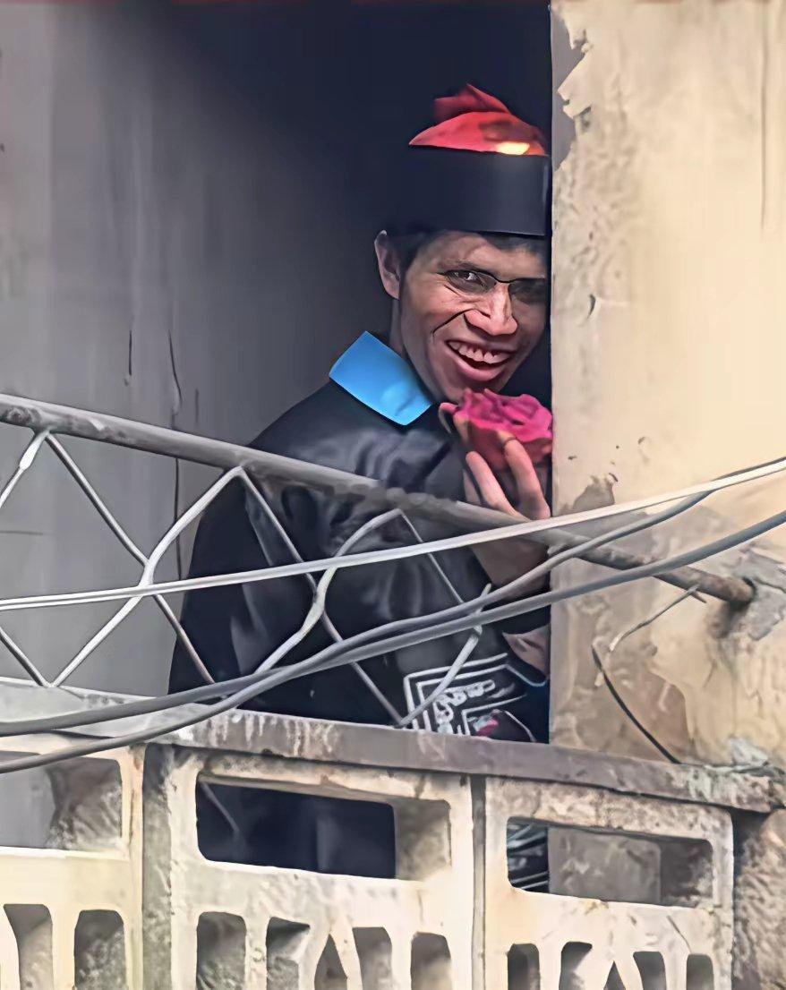 对面邻居老是穿这种衣服出来，要是晚上看到，心脏病都要吓出来了。