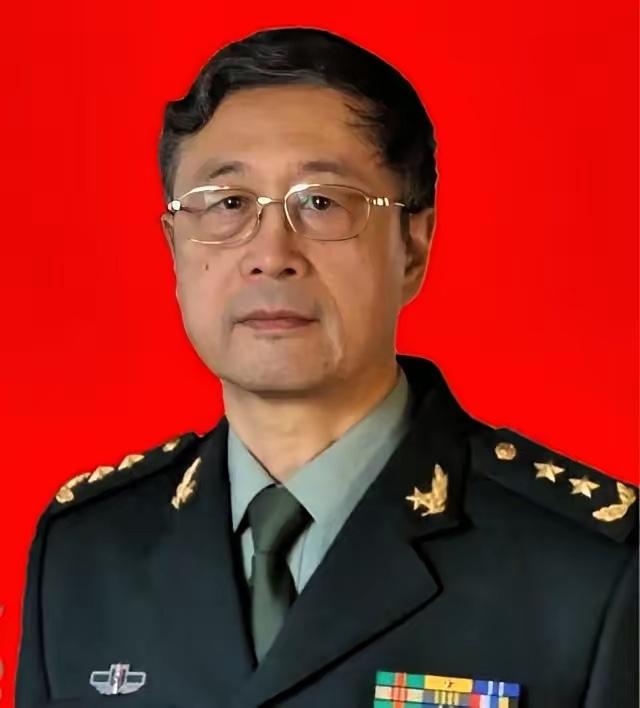 张翔是开国上将张爱萍的长子，早年考入哈军工潜心钻研军工技术，长期在战略导弹部队任