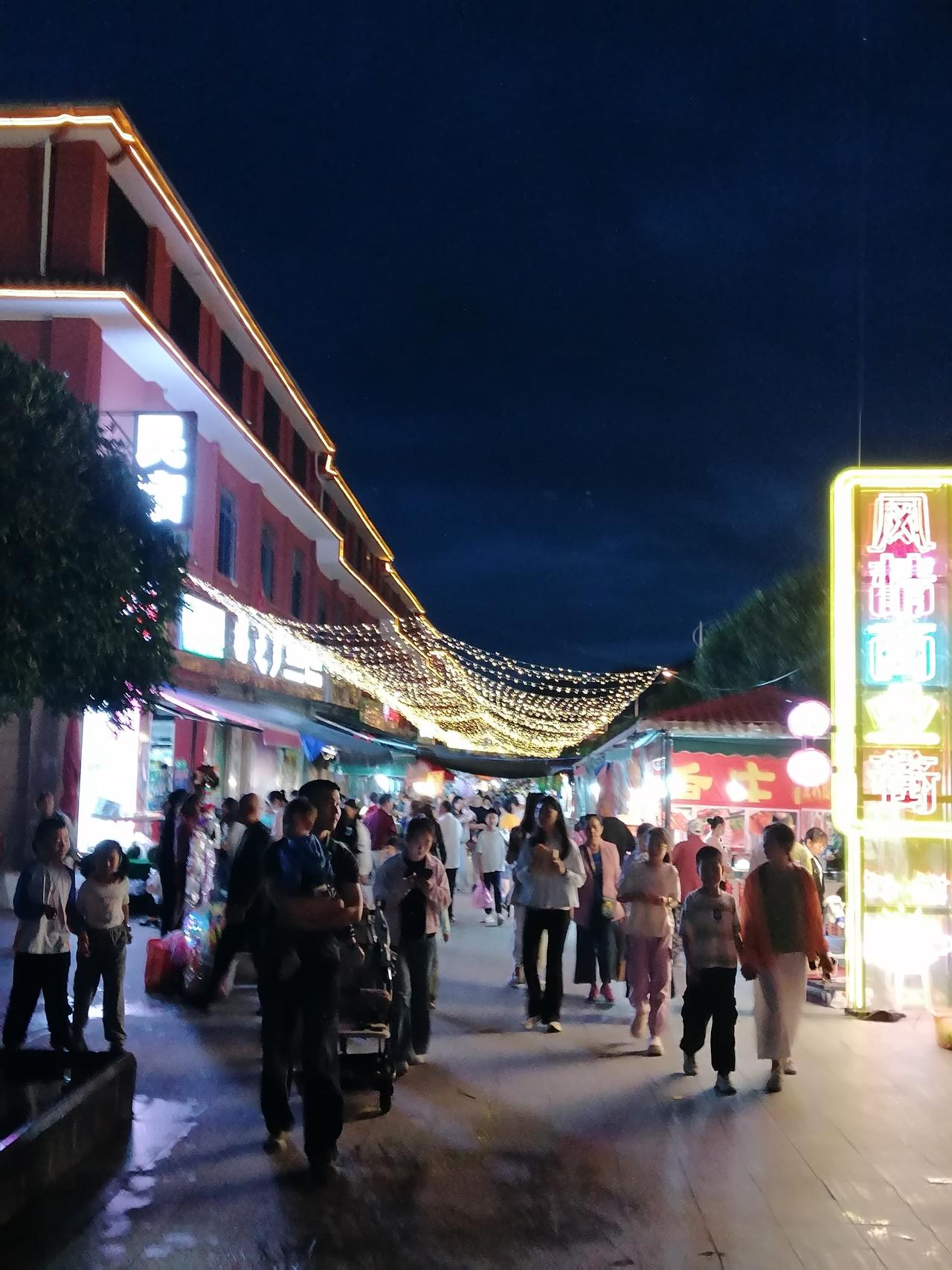 我是九坝的业主，在这片云山雾海里住了半辈子。今天不跟你谈避暑，先带你看一场快