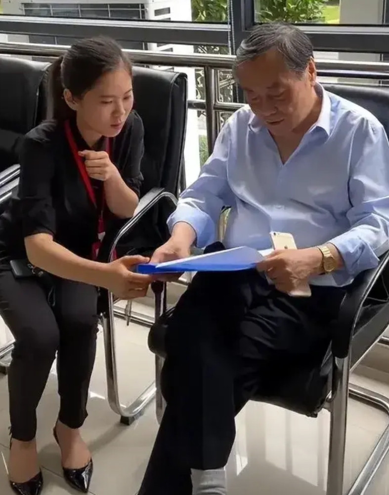 十几年前，杭州叔叔曾经证实过，宗老在自己家老宅遭遇袭击。他被人蹲点儿或者尾随