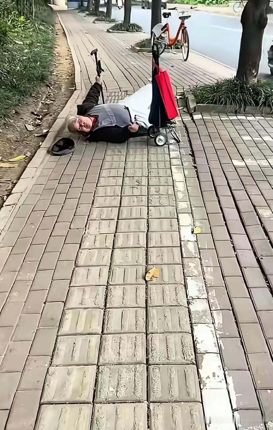 现在做点好事怎么就这么难呢？你不扶我不扶，人间正气，何时能扶起来？两