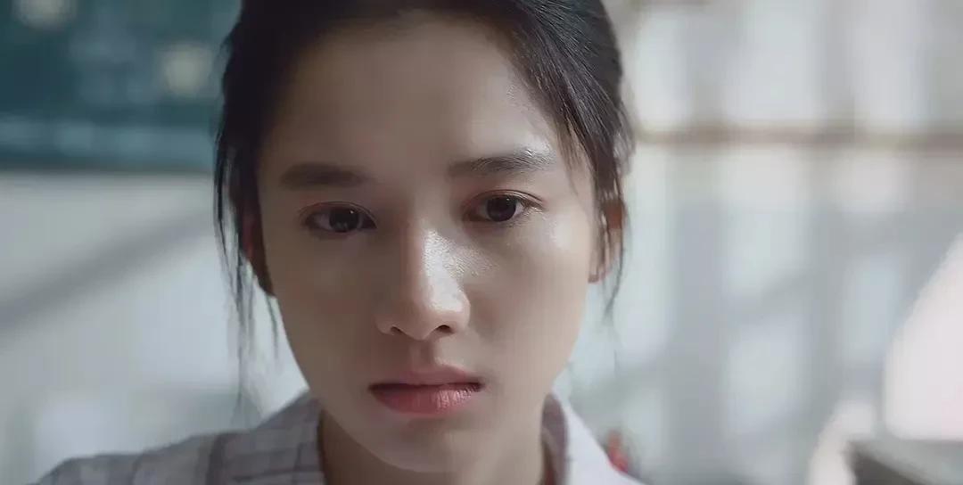 张婧仪新剧《焕羽》开播，口碑出炉，评价挺有意思！青羽在学校被欺负也不敢说，但她