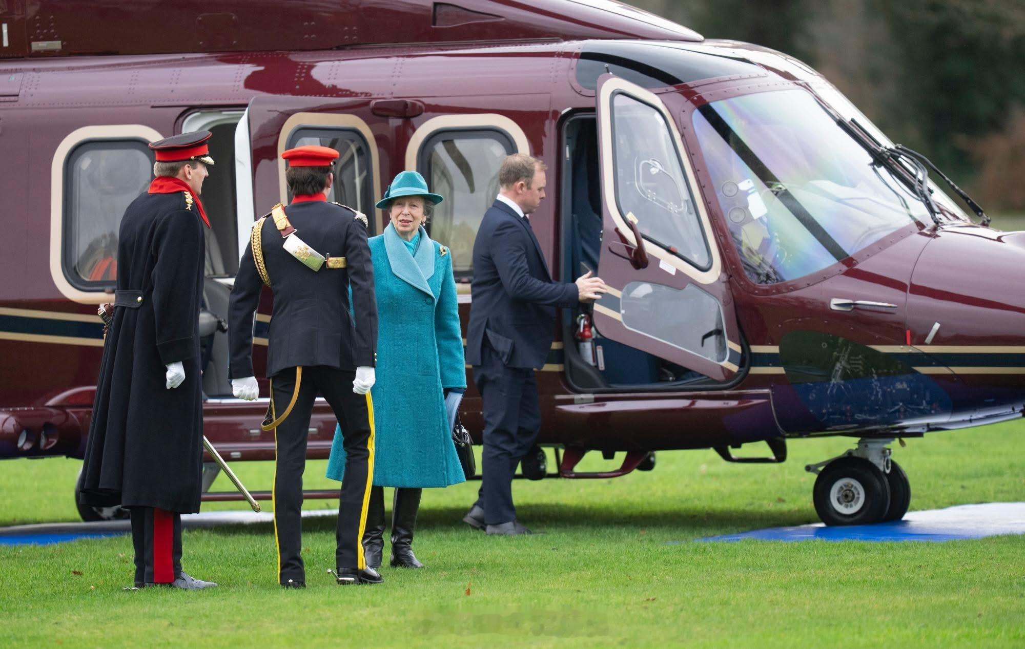 英国王室2025年12月12日，安妮长公主代表查尔斯三世在桑德赫斯特皇家军事