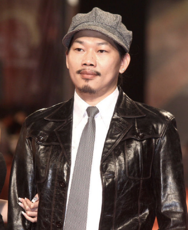 曝方文山出轨方文山玩得很花啊~八卦媒体爆料方文山长期婚内出轨，以签约艺人名