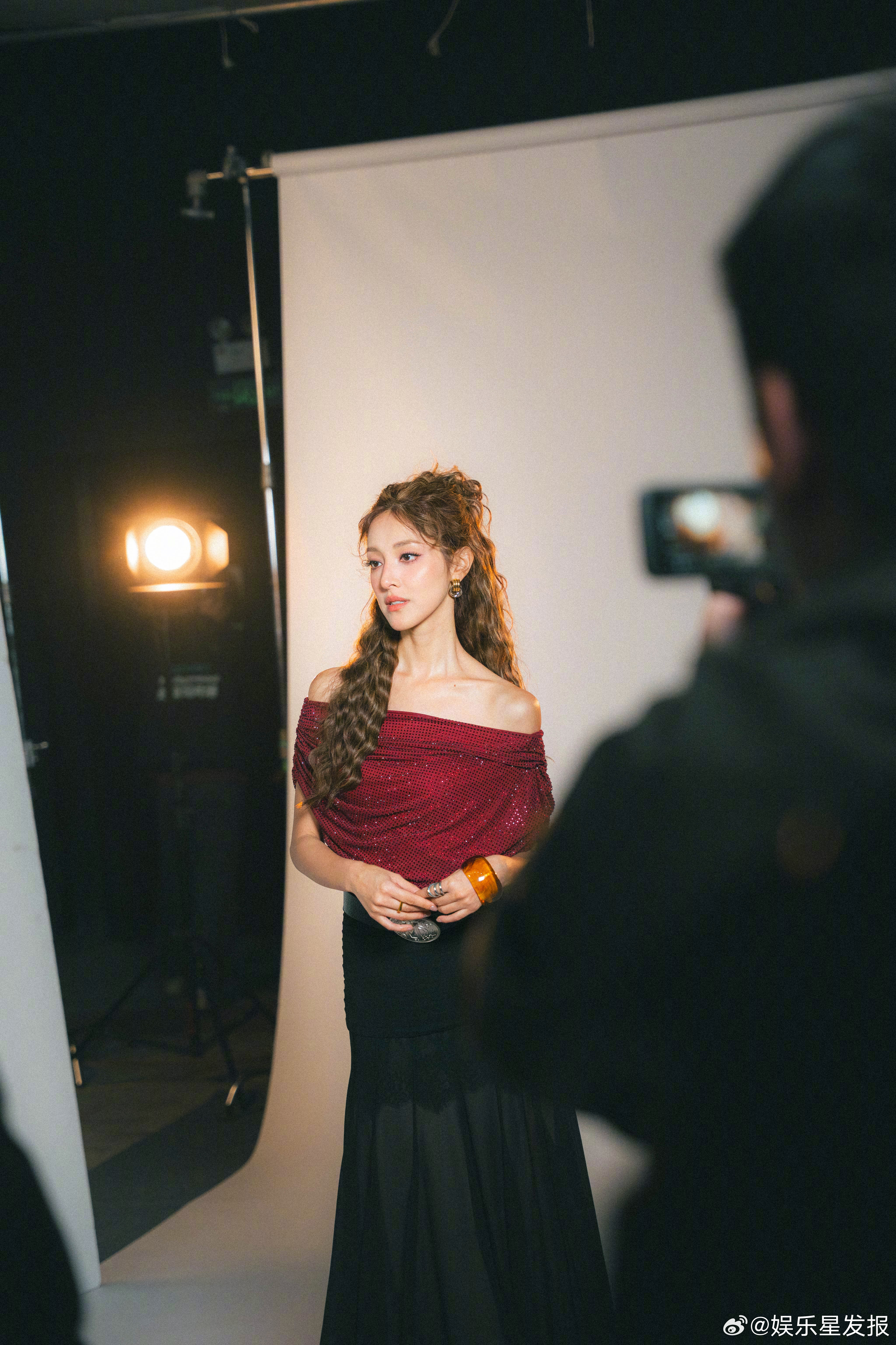 陈凯琳我也喜欢自己自信的样子陈凯琳真的好有气质！女孩子们都要自信大方，每一面