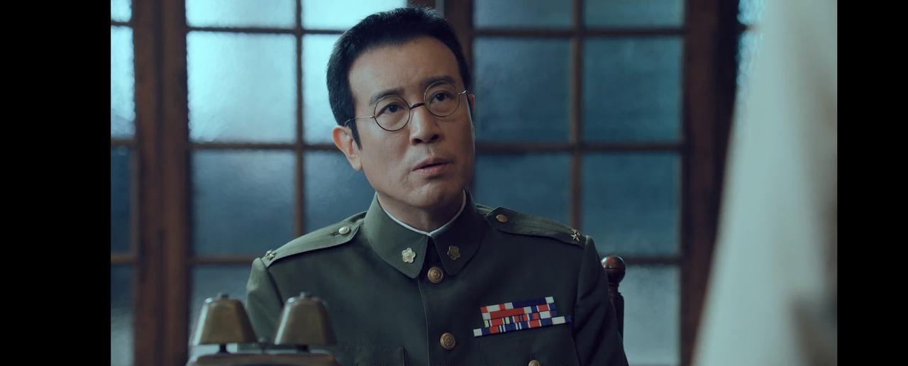 《围猎》第7集陈宝仓出场了，看着他霸气怒怼尹师长，真的很解气，可是心里还是忍不住