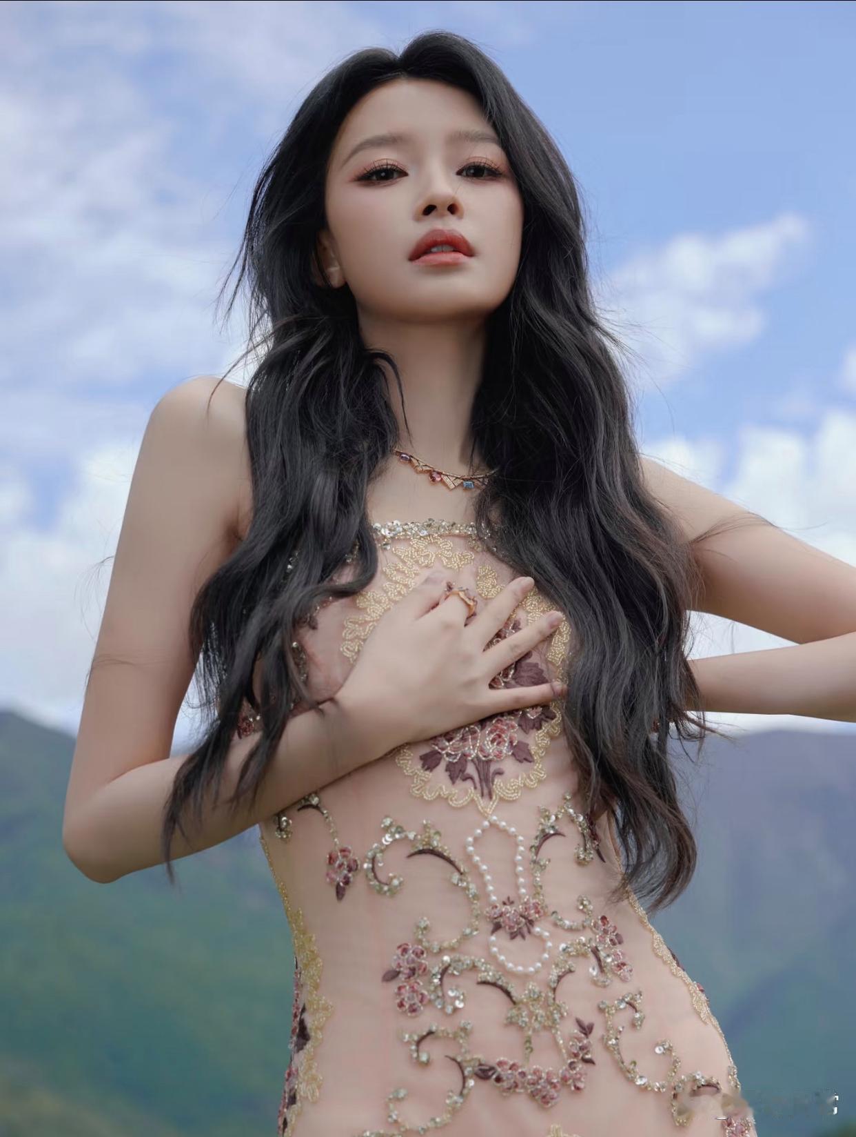 1.孙怡借着姐姐类综艺有了更高的热度，现在团队安排了专人盯着她，不让她在感情上