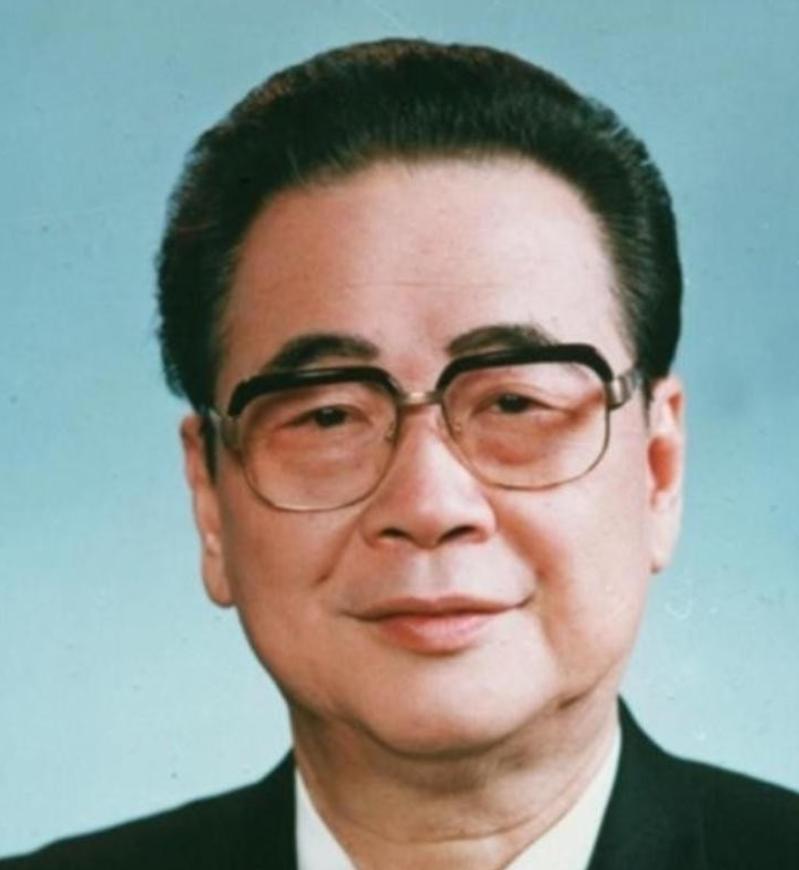 1992年7月，邓颖超因病离世，谁知，邓颖超留下的最后一句话竟是“李鹏”二字，这