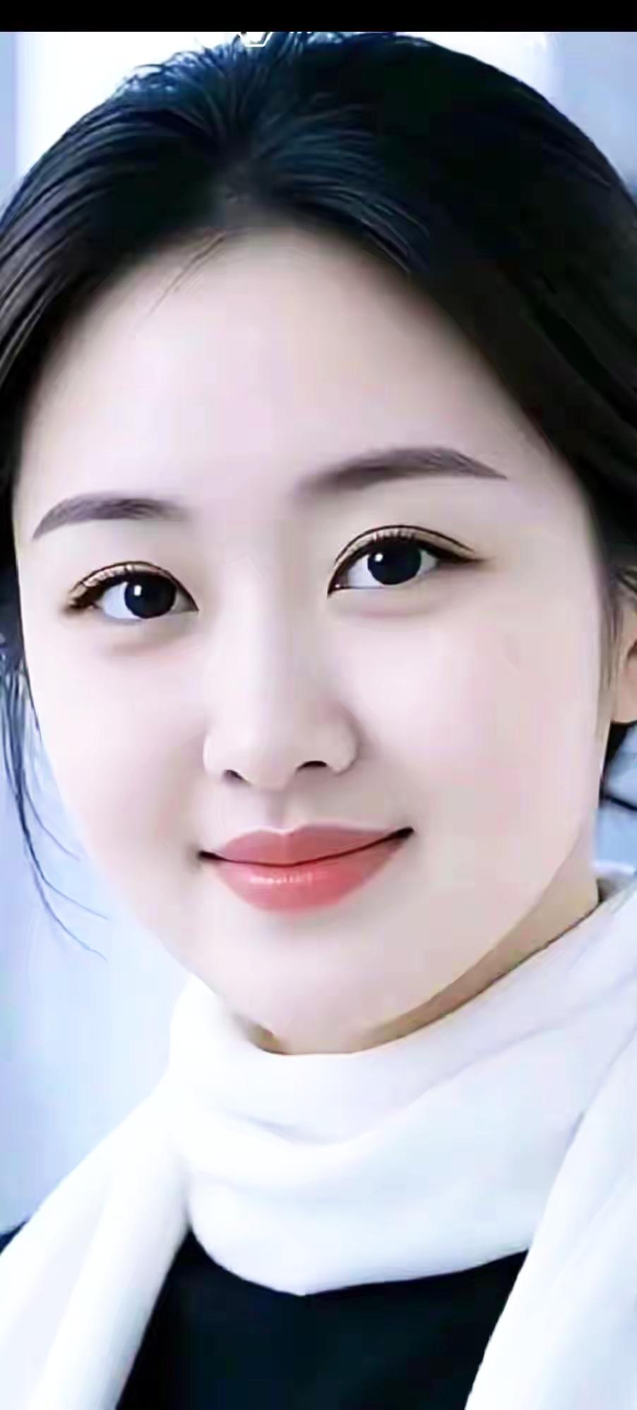 这姑娘看着真温柔。