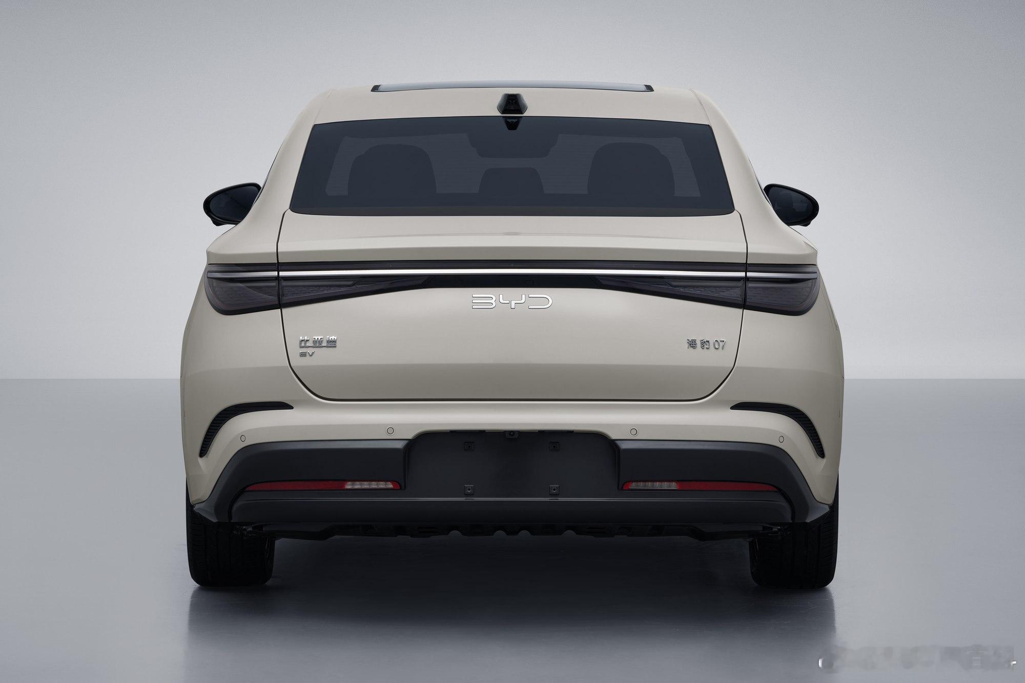 这次工信部车展，比亚迪集体更新了一波纯电车型，难道这就是船夫哥说的“重磅技术