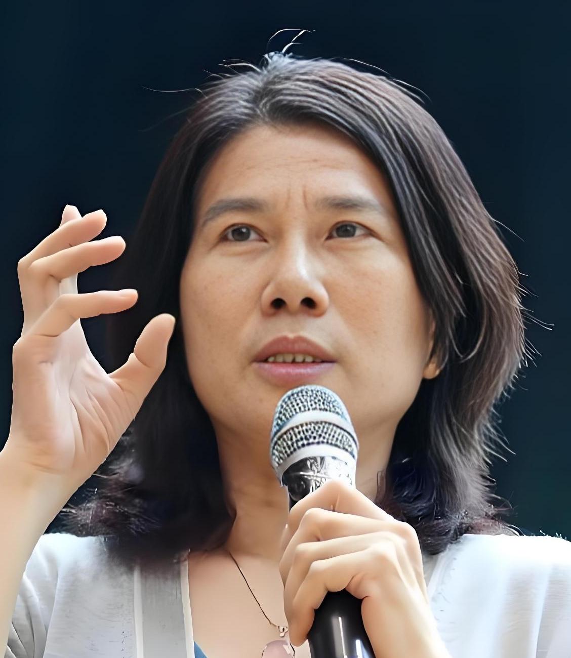 10、董明珠警世名言：别用财富定义成功，只谈金钱的价值观，早已背离时代本质。简