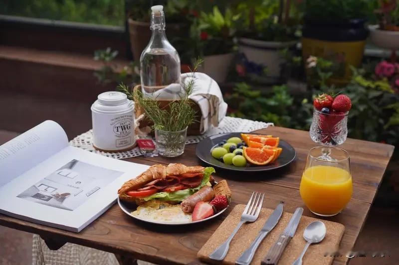 这事说出来让人笑话，我一同事小李经人介绍对象一个女孩小王，这女孩有工作，人长得也