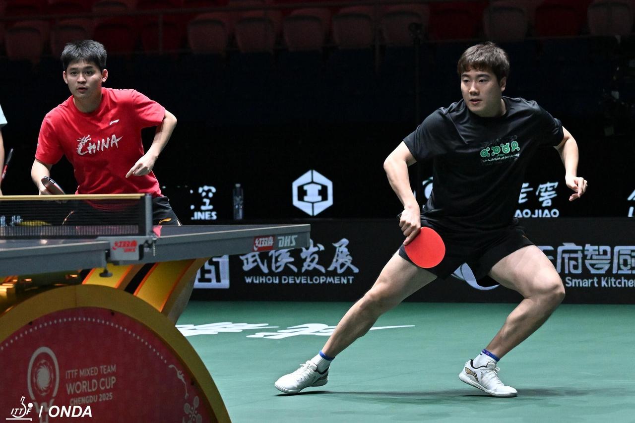 有人在惊讶，说看到了林诗栋和梁靖崑的男双，其实，不用惊讶呀，在瑞典大满贯的时