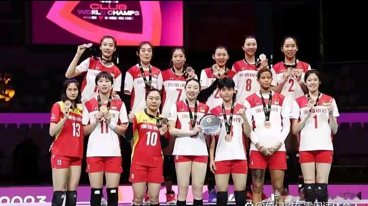 天津女排出征客场挑战山东女排有几分胜算？恐怕有不少人认为：三大核心离开，多名主